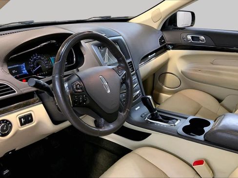 Used 2019 Lincoln MKT AWD image 17