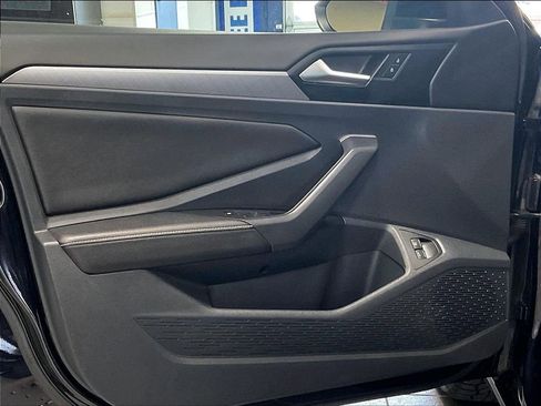 Certified 2024 Volkswagen Jetta SE FWD image 9