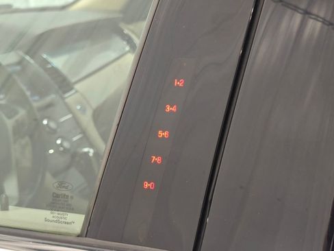 Used 2013 Ford Taurus SEL image 11