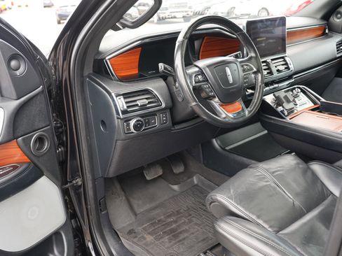 Used 2019 Lincoln Navigator Reserve image 13
