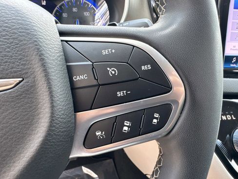 Certified 2023 Chrysler Pacifica Touring-L FWD image 30