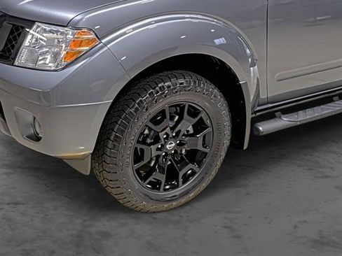 Used 2020 Nissan Frontier SV w/ Midnight Edition Floor Mats AWD/4WD image 9