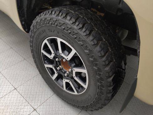 Used 2019 Toyota Tundra SR5 w/ SR5 Upgrade Package AWD/4WD image 31
