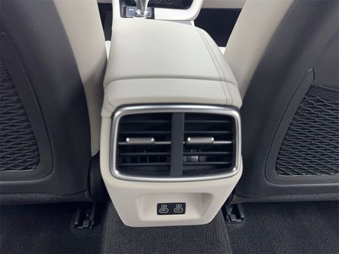 Used 2025 Genesis G70 2.5T image 70