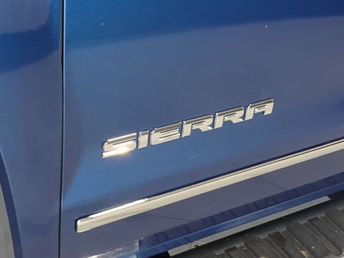 Used 2018 GMC Sierra 1500 SLT w/ SLT Premium Package AWD/4WD image 16