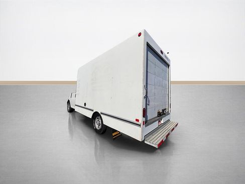 Used 2017 Chevrolet Express 3500 image 7