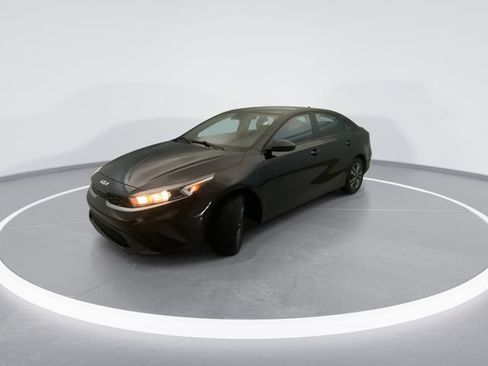 Used 2023 Kia Forte LXS FWD image 2