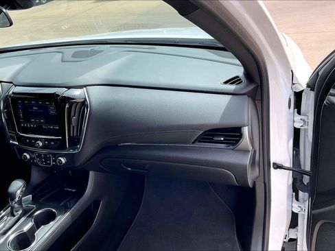 Used 2023 Chevrolet Traverse LT FWD image 16