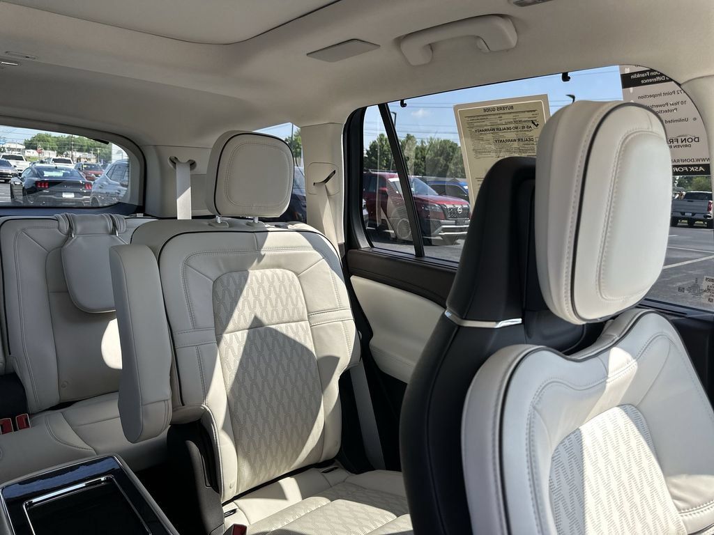 Used 2024 Lincoln Aviator Black Label AWD/4WD image 14