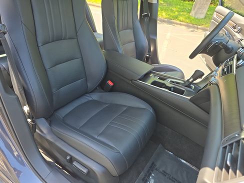Used 2018 Honda Accord Touring image 10