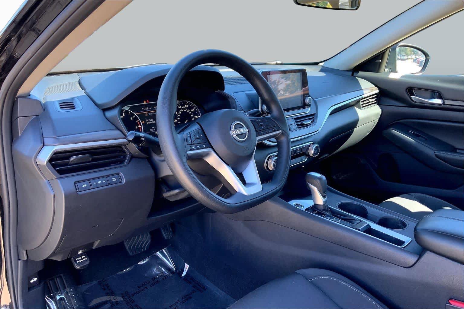 Used 2025 Nissan Altima 2.5 SV FWD image 16