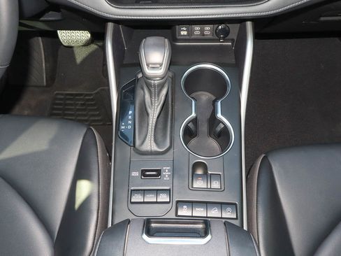 Used 2022 Toyota Highlander XLE image 24