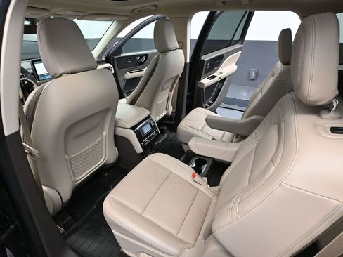 Used 2022 Lincoln Aviator Reserve w/ Elements Package Plus AWD/4WD image 39