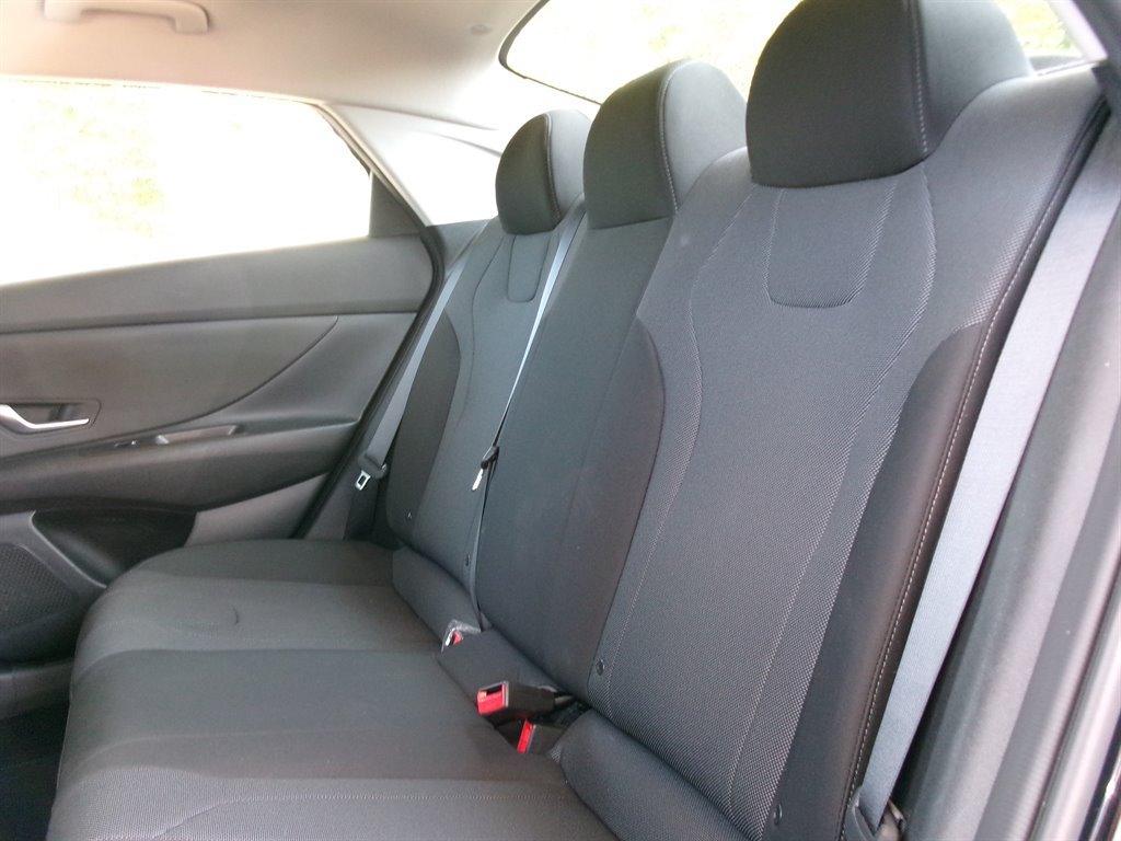 Used 2023 Hyundai Elantra SE FWD image 30