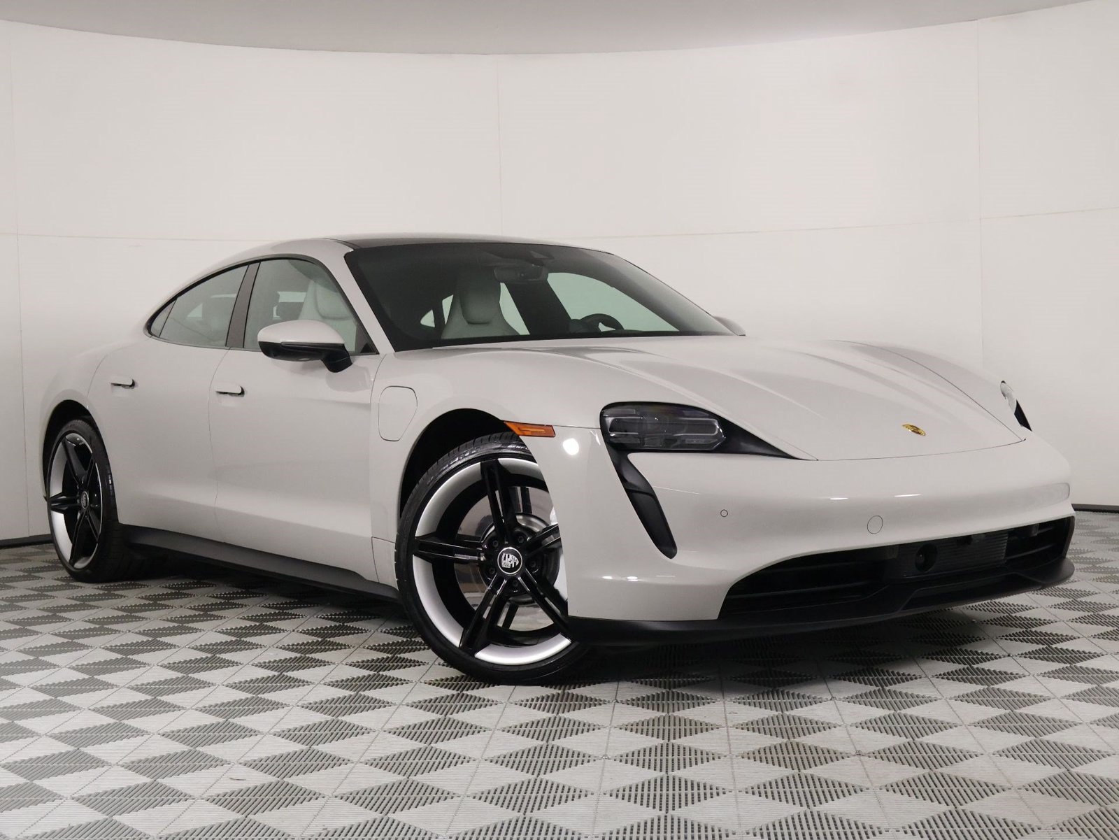 Certified 2023 Porsche Taycan 4S AWD/4WD image 9