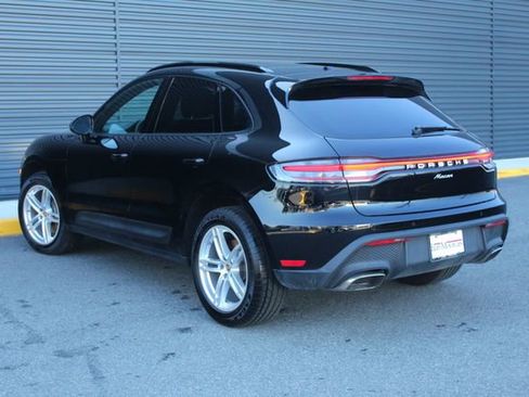 Certified 2025 Porsche Macan Base image 3