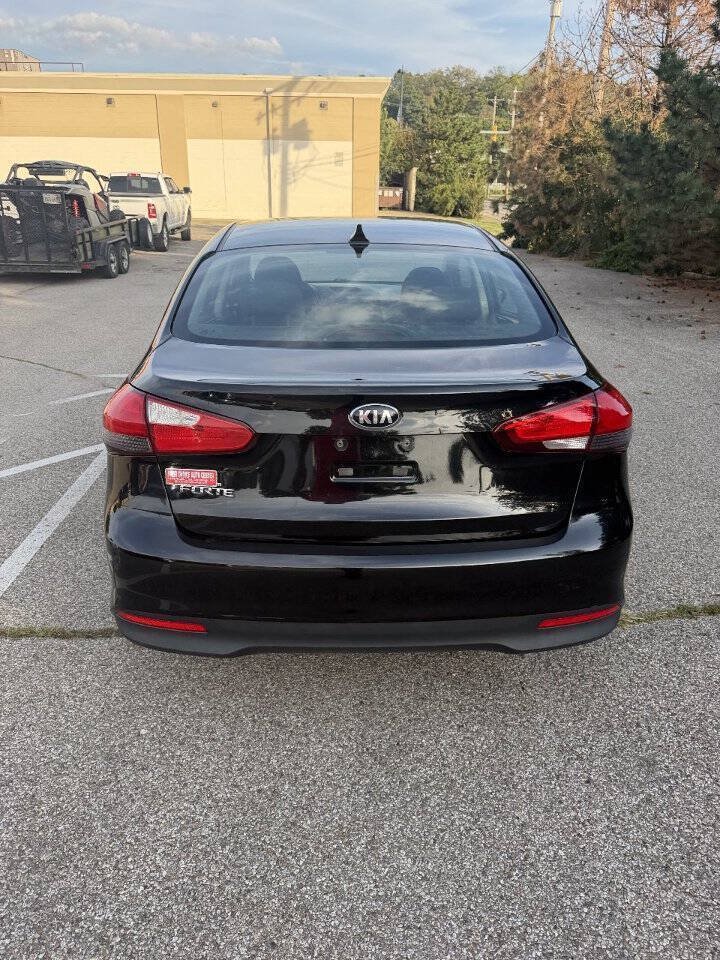 Used 2017 Kia Forte LX FWD image 3