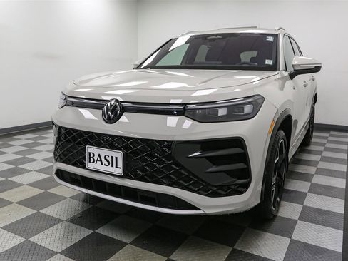 New 2026 Volkswagen Tiguan SEL R-Line image 4