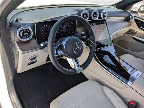 Used 2025 Mercedes-Benz GLC 300 image 9