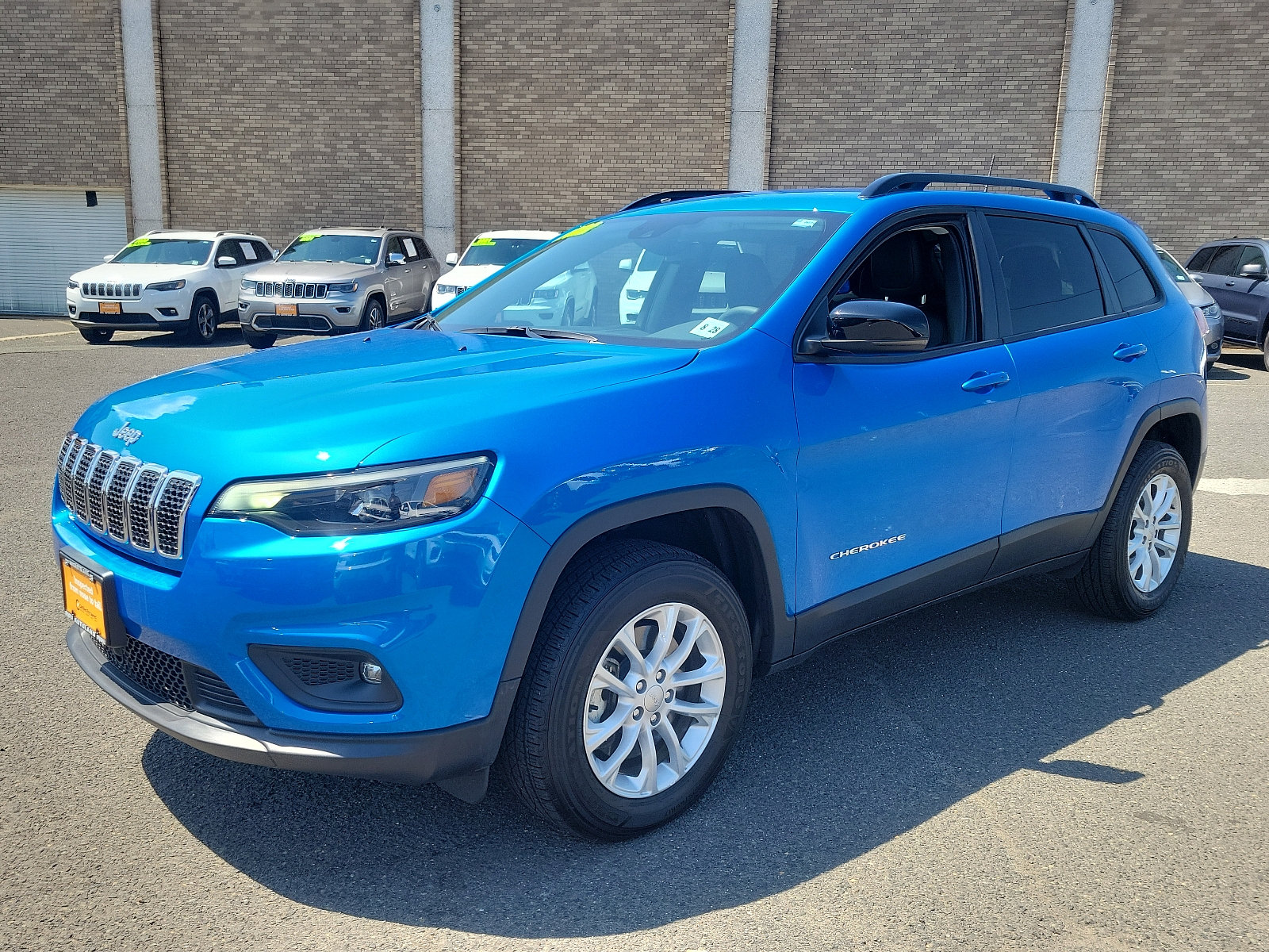 Used 2022 Jeep Cherokee Latitude Lux AWD/4WD image 3