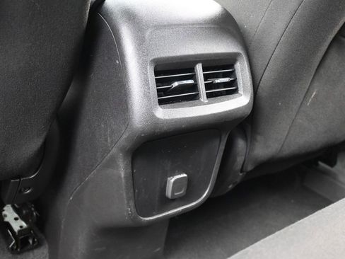 Used 2018 Chevrolet Equinox LS image 31