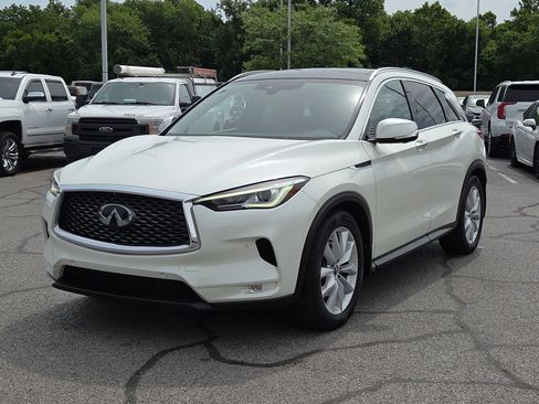 Used 2019 INFINITI QX50 Essential w/ Premium Heat Package AWD/4WD image 3