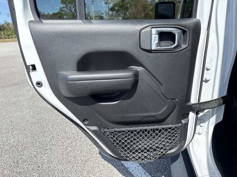 Used 2020 Jeep Gladiator Sport w/ Quick Order Package 24S image 9