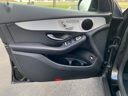 Used 2019 Mercedes-Benz GLC 300 4MATIC w/ Premium Package image 11