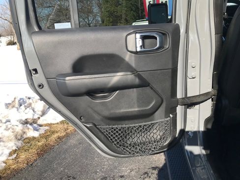 Used 2023 Jeep Wrangler Unlimited Sahara image 32