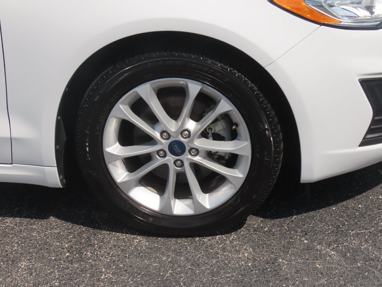 Used 2020 Ford Fusion SE FWD image 9