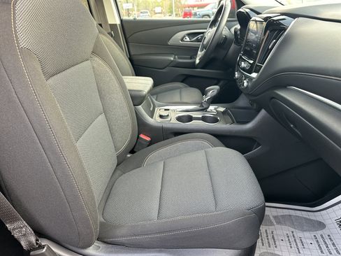 Used 2021 Chevrolet Traverse LT FWD image 14