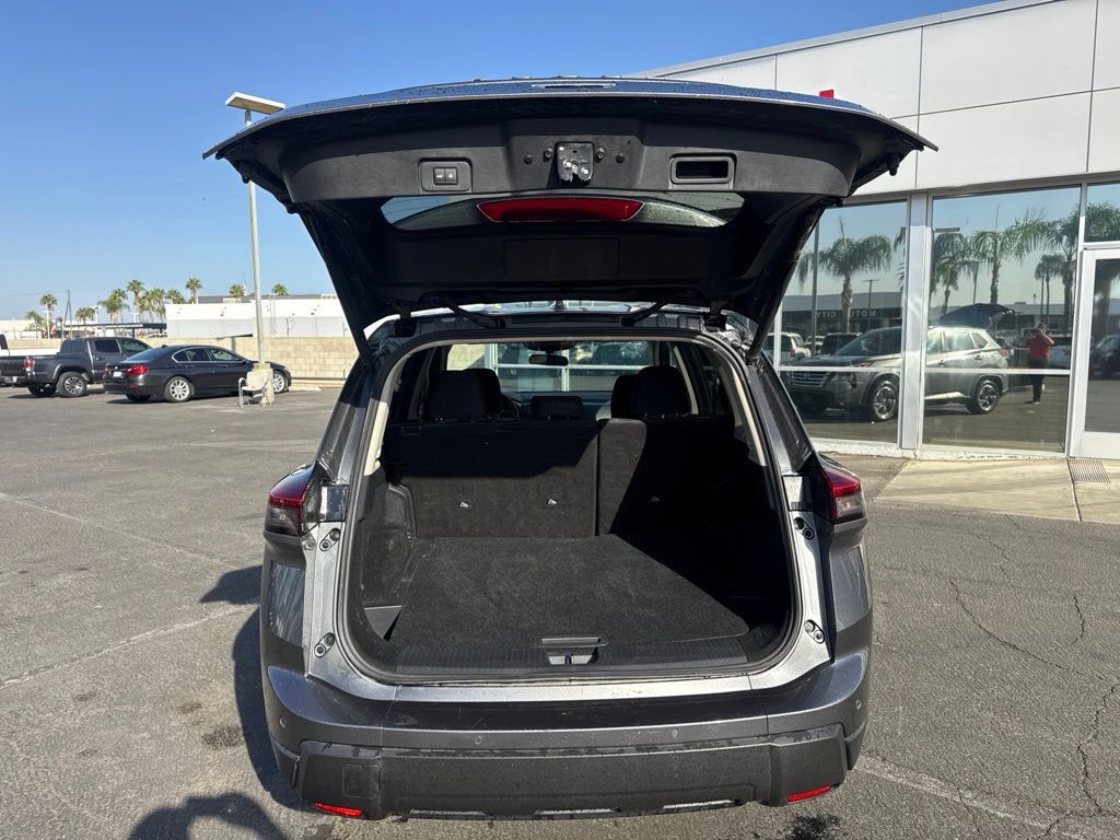 Used 2026 Nissan Rogue SV AWD/4WD image 13