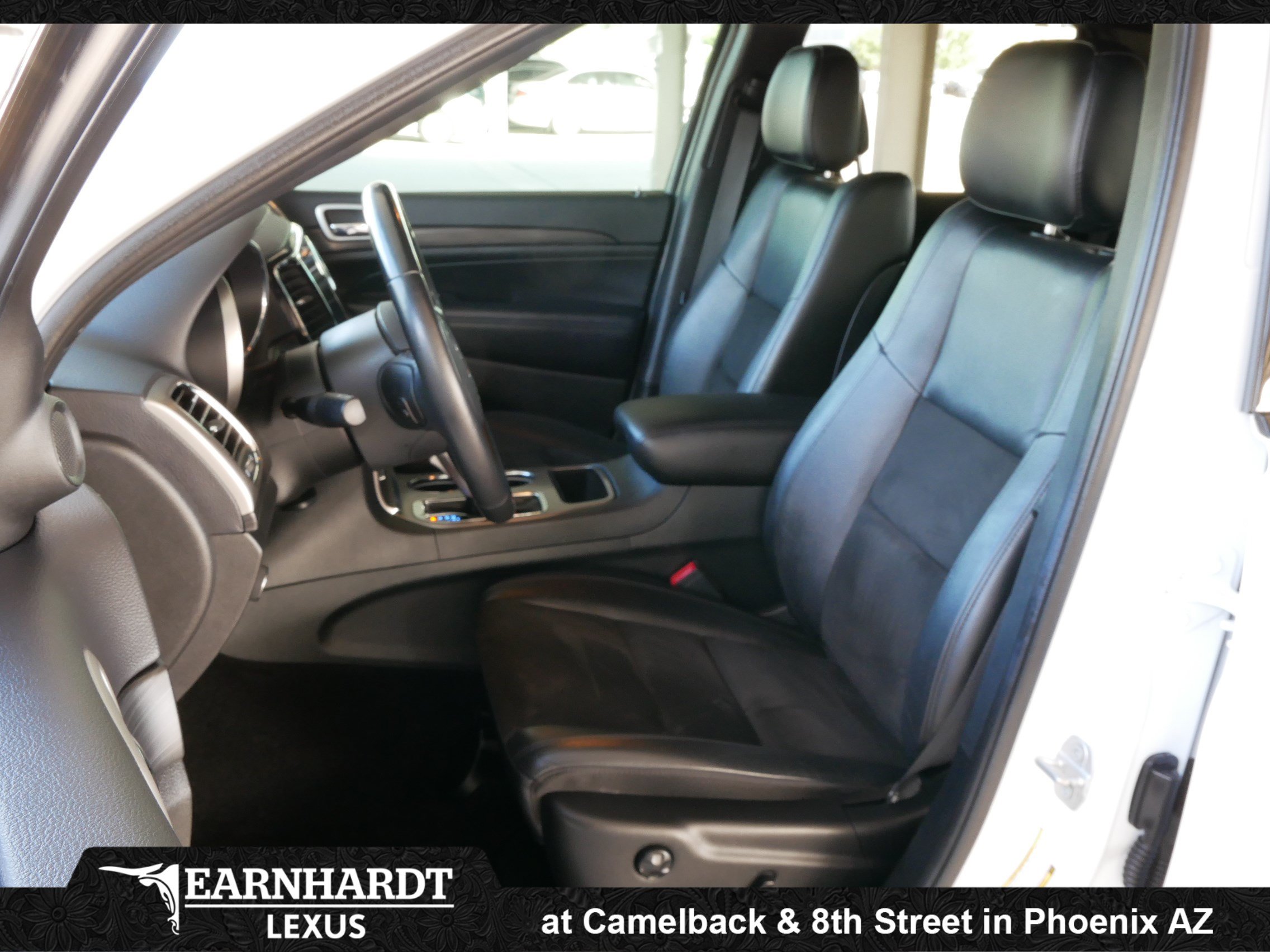 Used 2020 Jeep Grand Cherokee Altitude AWD/4WD image 2