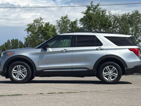 Used 2023 Ford Explorer XLT AWD/4WD image 5