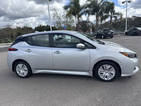 Used 2023 Nissan Leaf S image 6