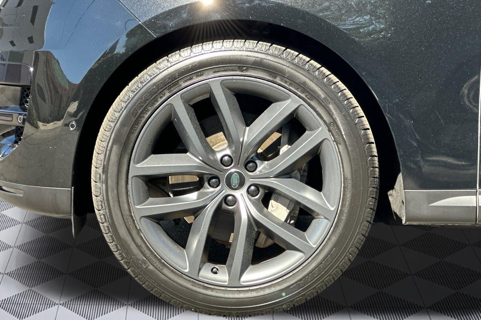 Used 2024 Land Rover Range Rover Sport SE AWD/4WD image 13