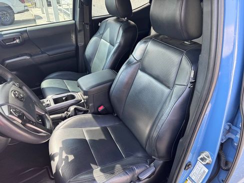 Used 2019 Toyota Tacoma TRD Off-Road AWD/4WD image 17