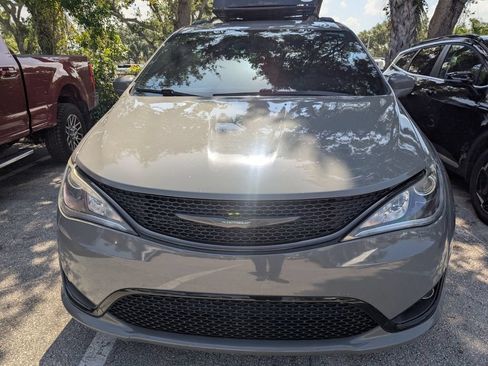 Used 2020 Chrysler Pacifica Touring w/ S Appearance Package FWD image 20