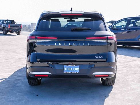 Used 2026 INFINITI QX60 Luxe w/ Cargo Package FWD image 5