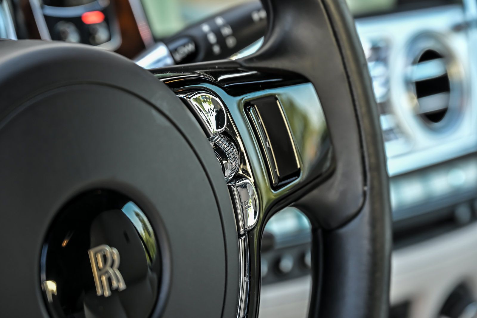 Used 2016 Rolls-Royce Wraith RWD image 27