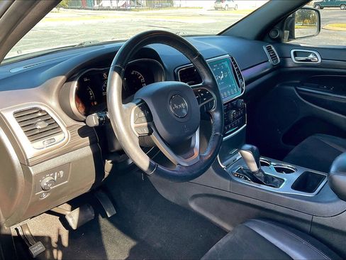 Used 2021 Jeep Grand Cherokee Laredo X image 13