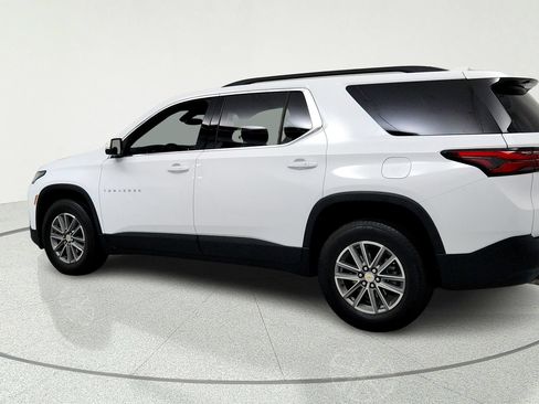 Used 2023 Chevrolet Traverse LT FWD image 3