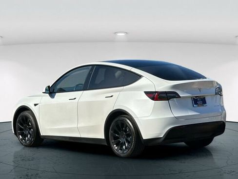 Used 2024 Tesla Model Y Long Range image 4