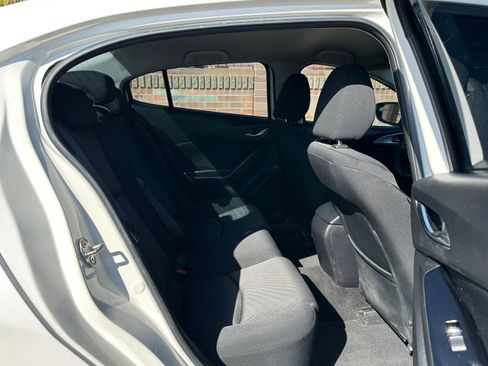 Used 2017 MAZDA MAZDA3 Sport image 12