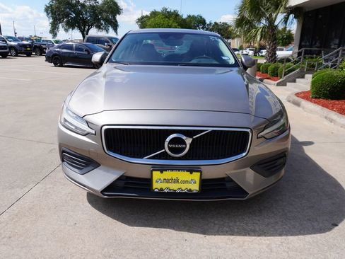 Used 2019 Volvo S60 T5 Momentum w/ Multimedia Package FWD image 2