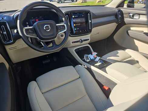 Used 2025 Volvo XC40 B5 Ultra w/ Climate Package image 3