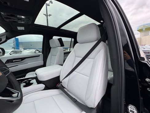 New 2026 Chevrolet Suburban Premier image 17