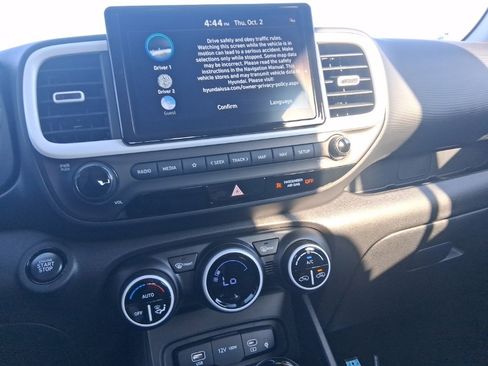 New 2025 Hyundai Venue Limited image 24