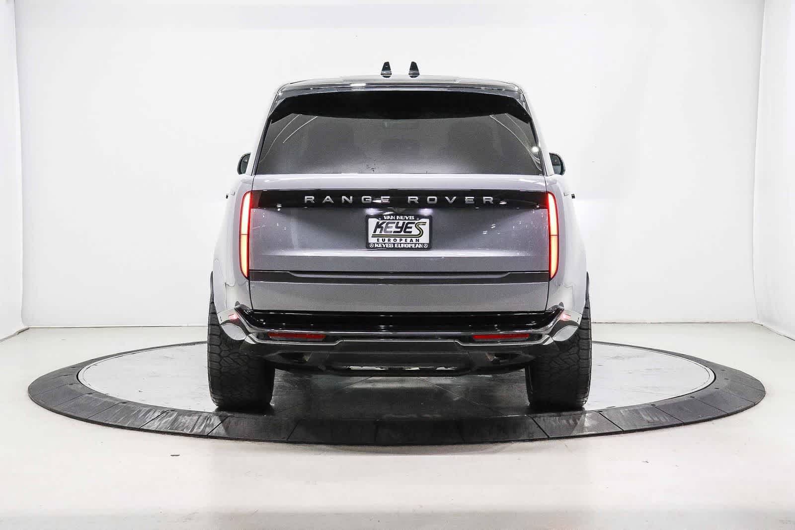 Used 2022 Land Rover Range Rover SE AWD/4WD image 3