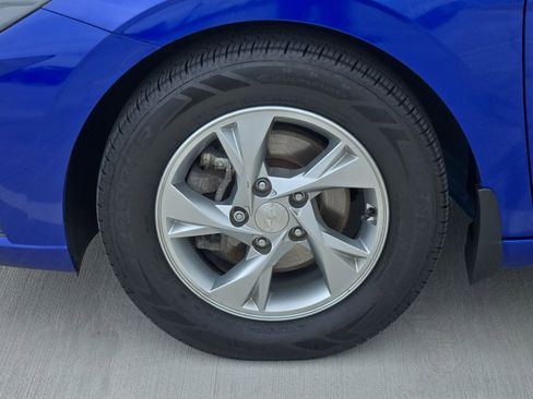 Used 2023 Hyundai Elantra SE image 11